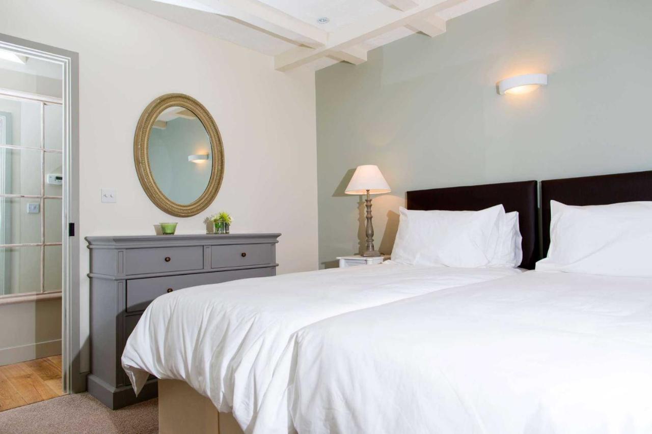 Hotel The Bear, Cowbridge Esterno foto