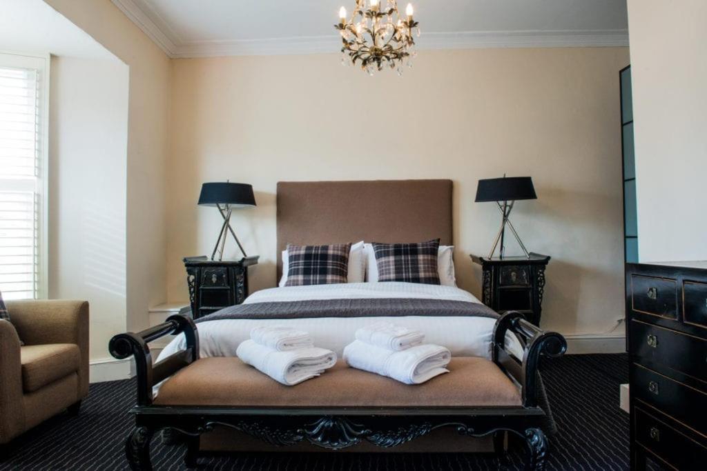 Hotel The Bear, Cowbridge Esterno foto