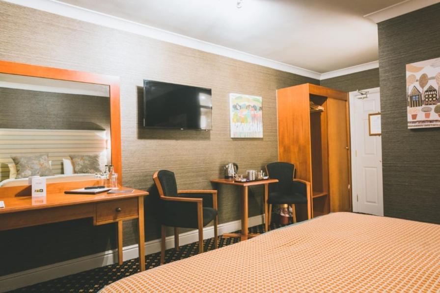 Hotel The Bear, Cowbridge Esterno foto
