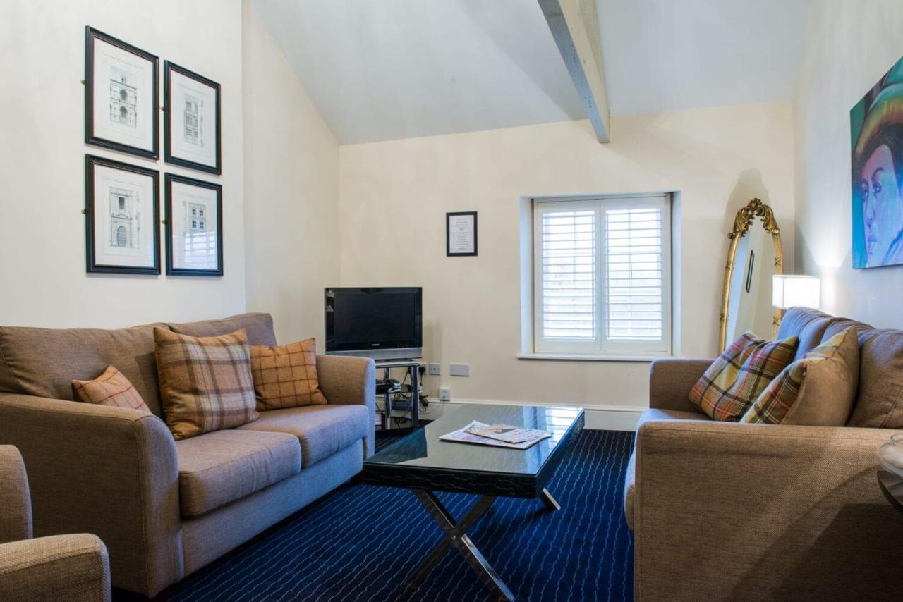 Hotel The Bear, Cowbridge Esterno foto