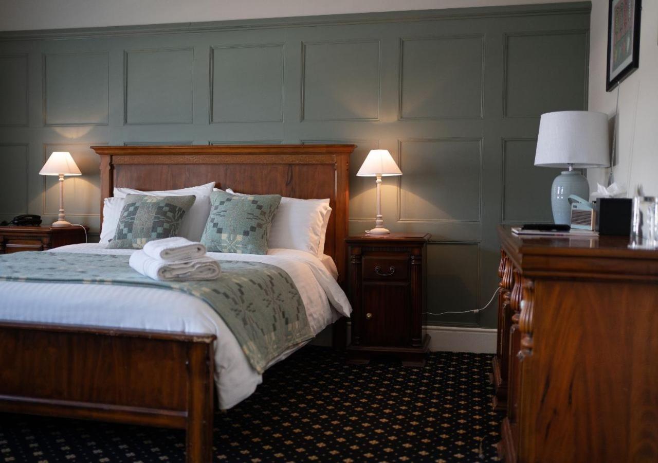 Hotel The Bear, Cowbridge Esterno foto