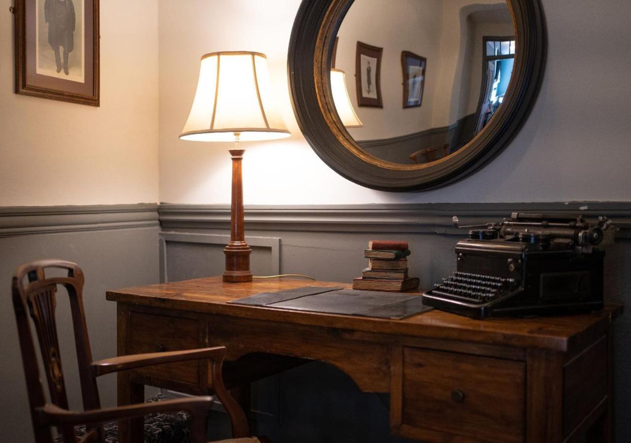 Hotel The Bear, Cowbridge Esterno foto