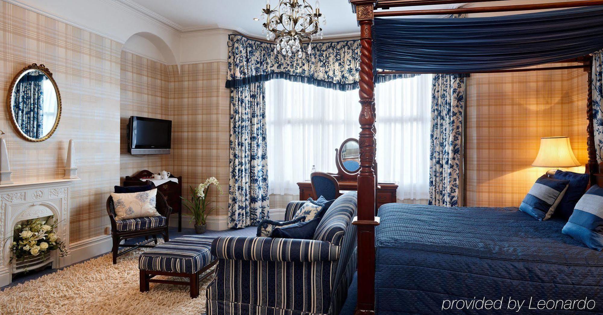 Hotel The Bear, Cowbridge Esterno foto