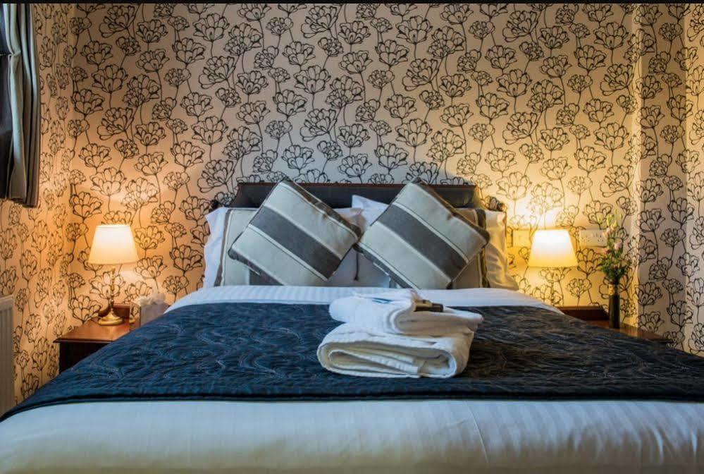 Hotel The Bear, Cowbridge Esterno foto