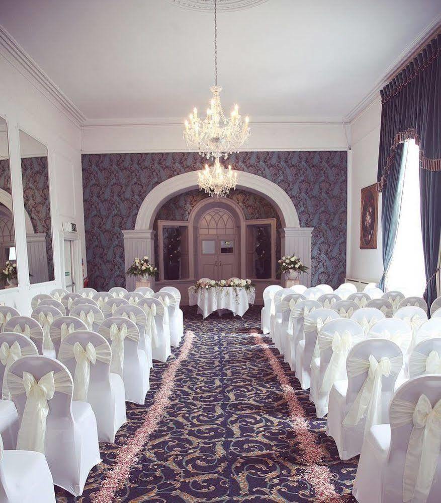Hotel The Bear, Cowbridge Esterno foto