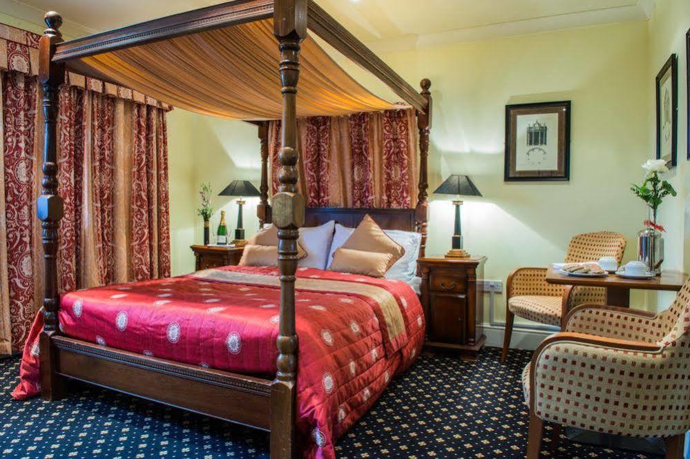 Hotel The Bear, Cowbridge Esterno foto