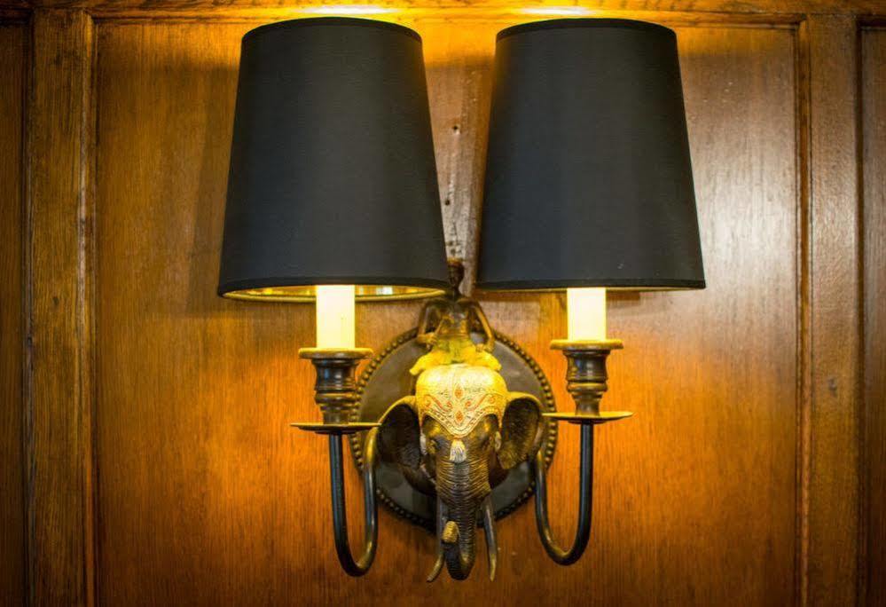 Hotel The Bear, Cowbridge Esterno foto